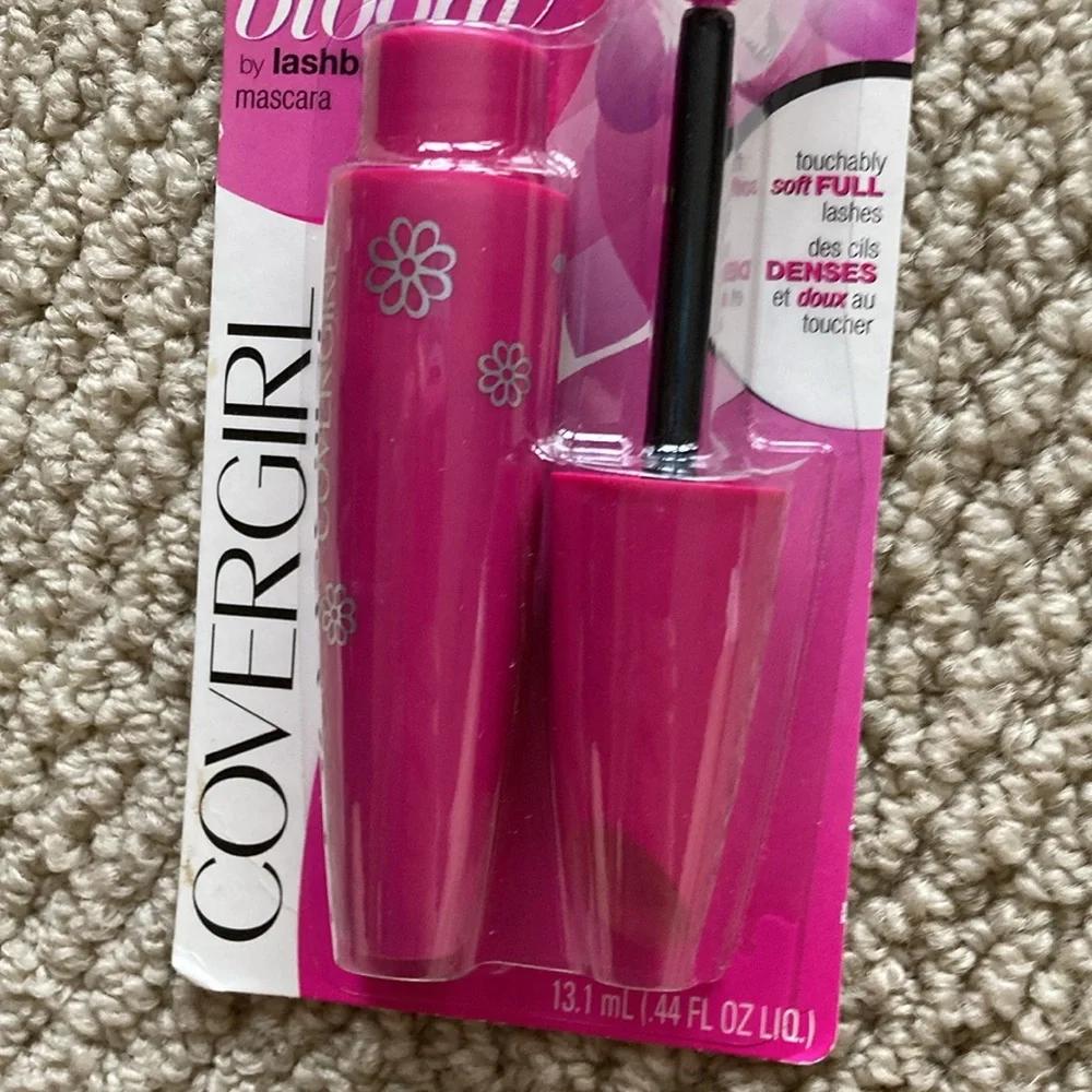 NEW Covergirl Full Lash Bloom Lashblast Mascara 810 Black Brown NIB